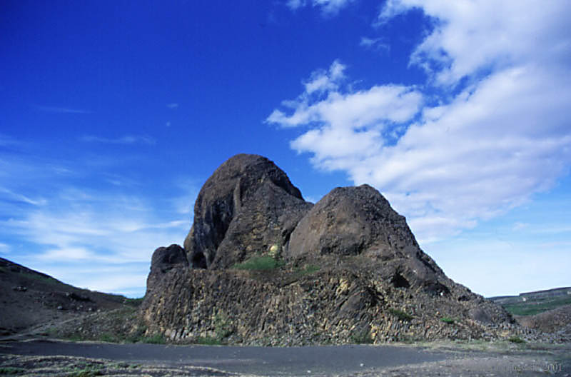 124 Jokulsargljufur-rock.jpg (56 KB)