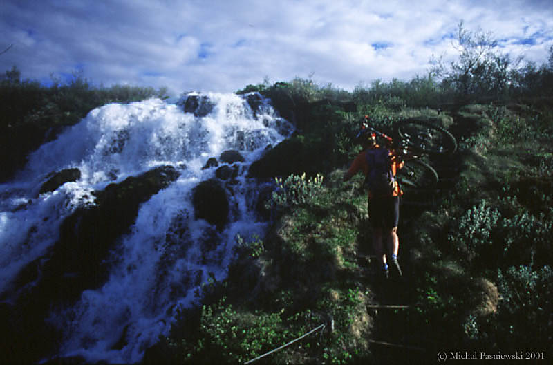 129 Jokulsargljufur-waterfall.jpg (65 KB)