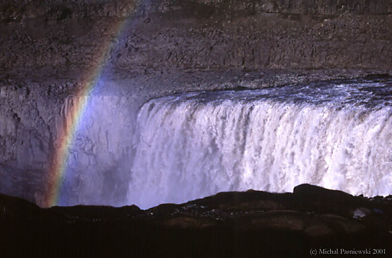 208 Dettifoss-rainbow.jpg (57 KB)