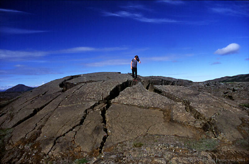 321 Myvatn-lava cracks.jpg (61 KB)