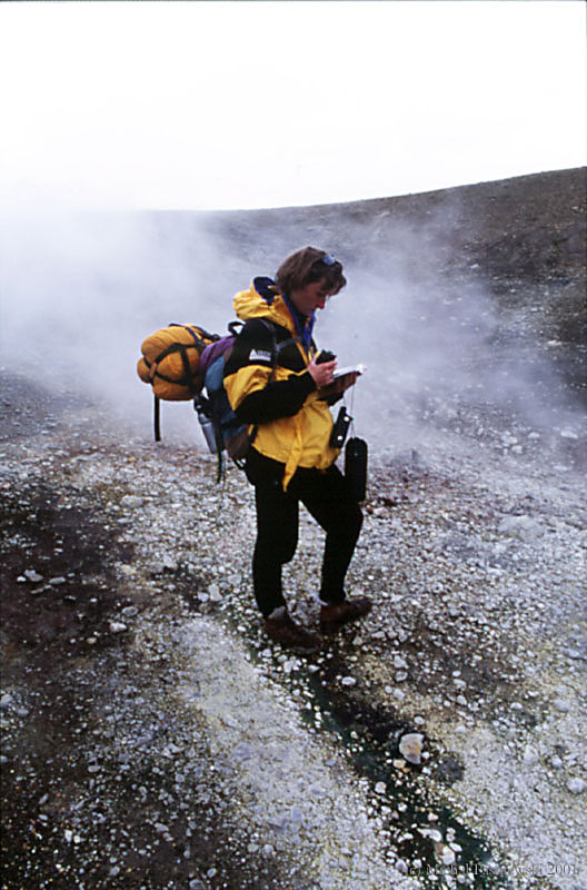 604v Landmannalaugar track-Storihver steeming field.jpg (109 KB)