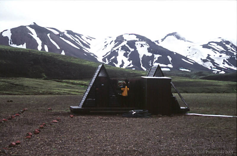 608 Landmannalaugar track-Morning wash at Alftavatn.jpg (58 KB)