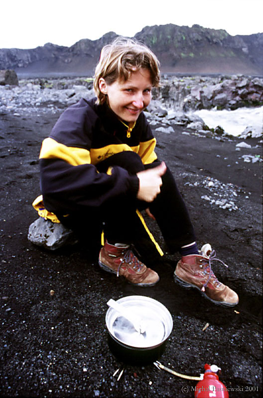 617v Landmannalaugar track-Lunch.jpg (109 KB)