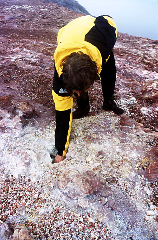 714v Heimaey-Eldfell-Hot ground.jpg (157 KB)